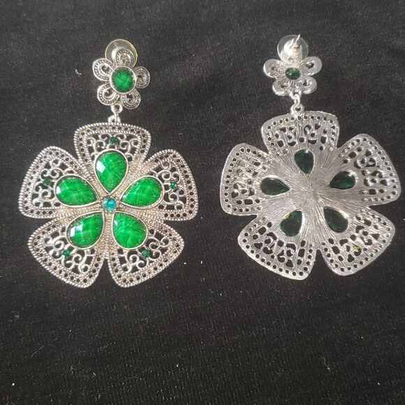 Designer Silvertone Jadite/Emerald Green Dangling Earrings - Picture 4 of 7